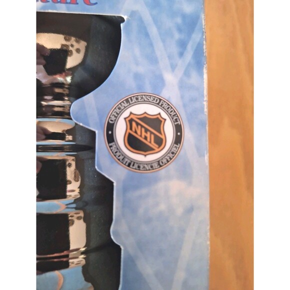 Detroit Red Wings 1997 Stanley Cup Champions Commemorative Stanley Cup Trophy 8" - Picture 10 of 11